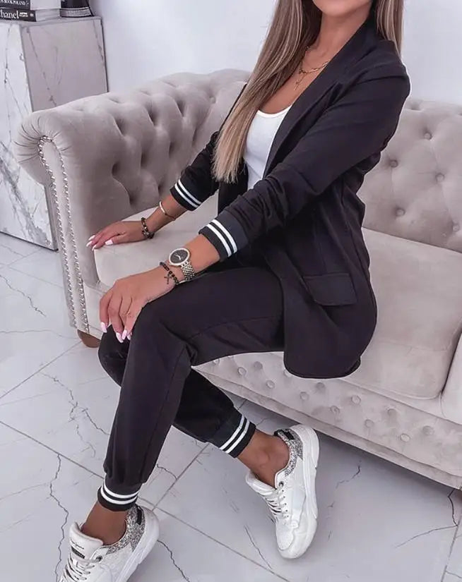 Damesæt 2025 – Patchwork-stribet jakke og bukser