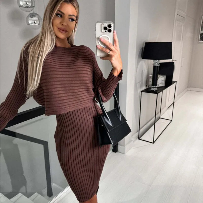 Striktrøje og kjolesæt Efterår/Vinter 2025