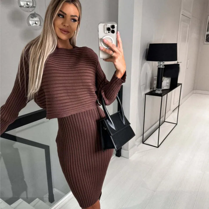 Striktrøje og kjolesæt Efterår/Vinter 2025