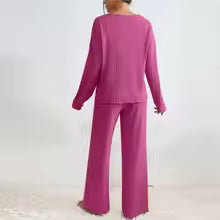 Vivienne | 2-delt sæt med lige bukser og en top med V-hals